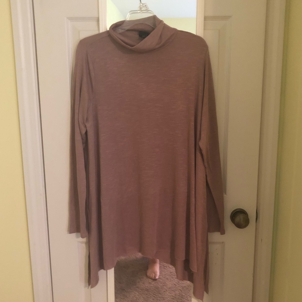 Torrid mock neck tunic. Mauve